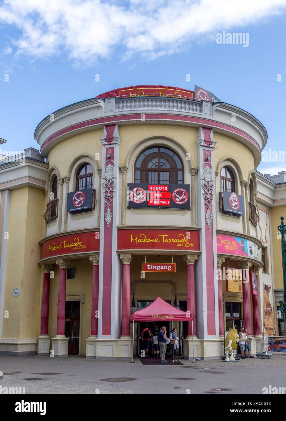 Il museo delle cere di Madame Tussauds al parco di divertimenti Prater di Vienna, Austria, Europa Foto Stock