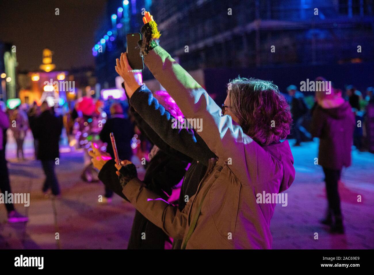 Plymouth, UK. Il 30 novembre 2019. "Illuminare Light Festival" viene eseguito dal 28 Nov - 1 Dic al Royal William Yard, Plymouth, con installazioni aggiuntive presso il Barbican e Mount Edgecombe. Credito: Julian Kemp/Alamy Foto Stock