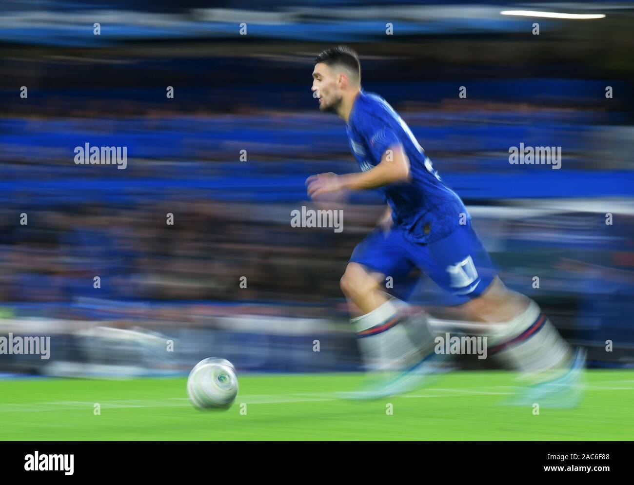 Londra, Inghilterra - 5 Novembre 2019: Mateo Kovacic del Chelsea nella foto durante il 2019/20 UEFA Champions League Gruppo H gioco tra Chelsea FC (Inghilterra) e AFC Ajax (Paesi Bassi) a Stamford Bridge. Foto Stock