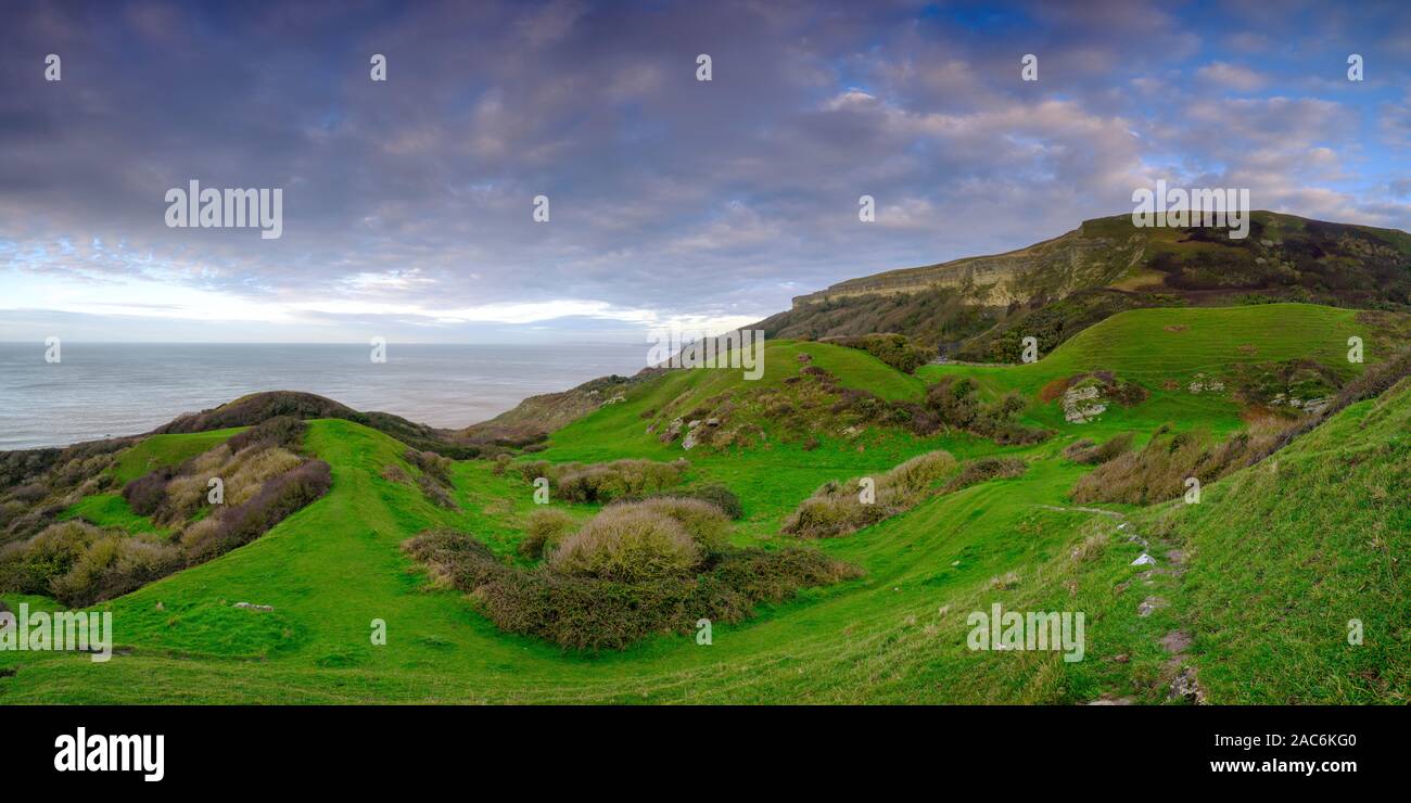 Niton, Regno Unito - 29 Novembre 2019: Sunrise su Santa Caterina Casa di luce dal Undercliff a Niton, Isle of Wight, Regno Unito Foto Stock