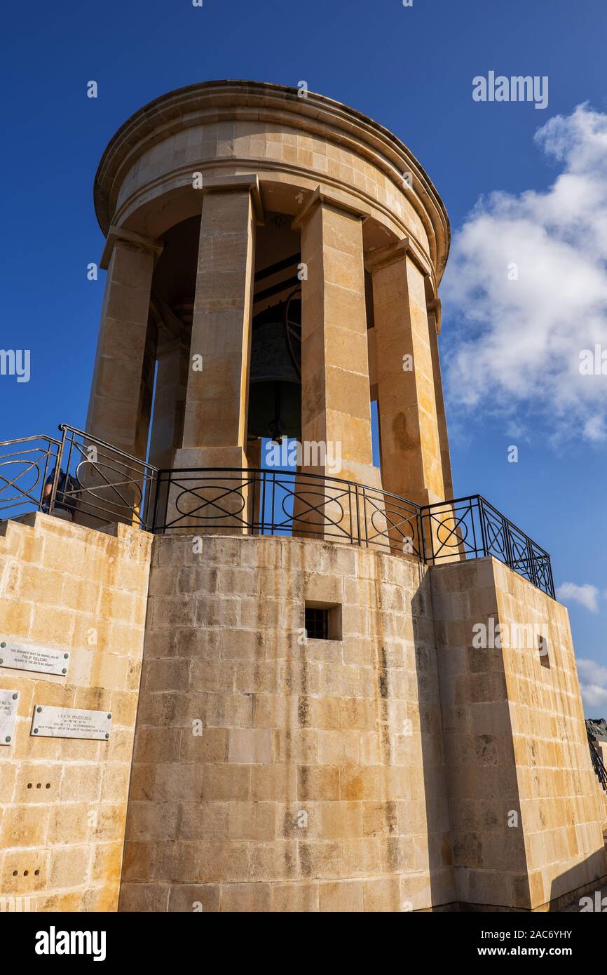 Assedio Bell Memoriale di guerra a Malta, monumento a coloro che sono morti durante l'Assedio di Malta durante la Seconda Guerra Mondiale Foto Stock