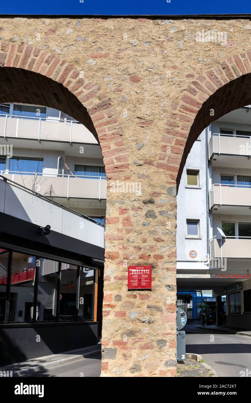 Parti del vecchio Staufermauer mura antiche della città di Francoforte am Main, Hesse, Germania Foto Stock