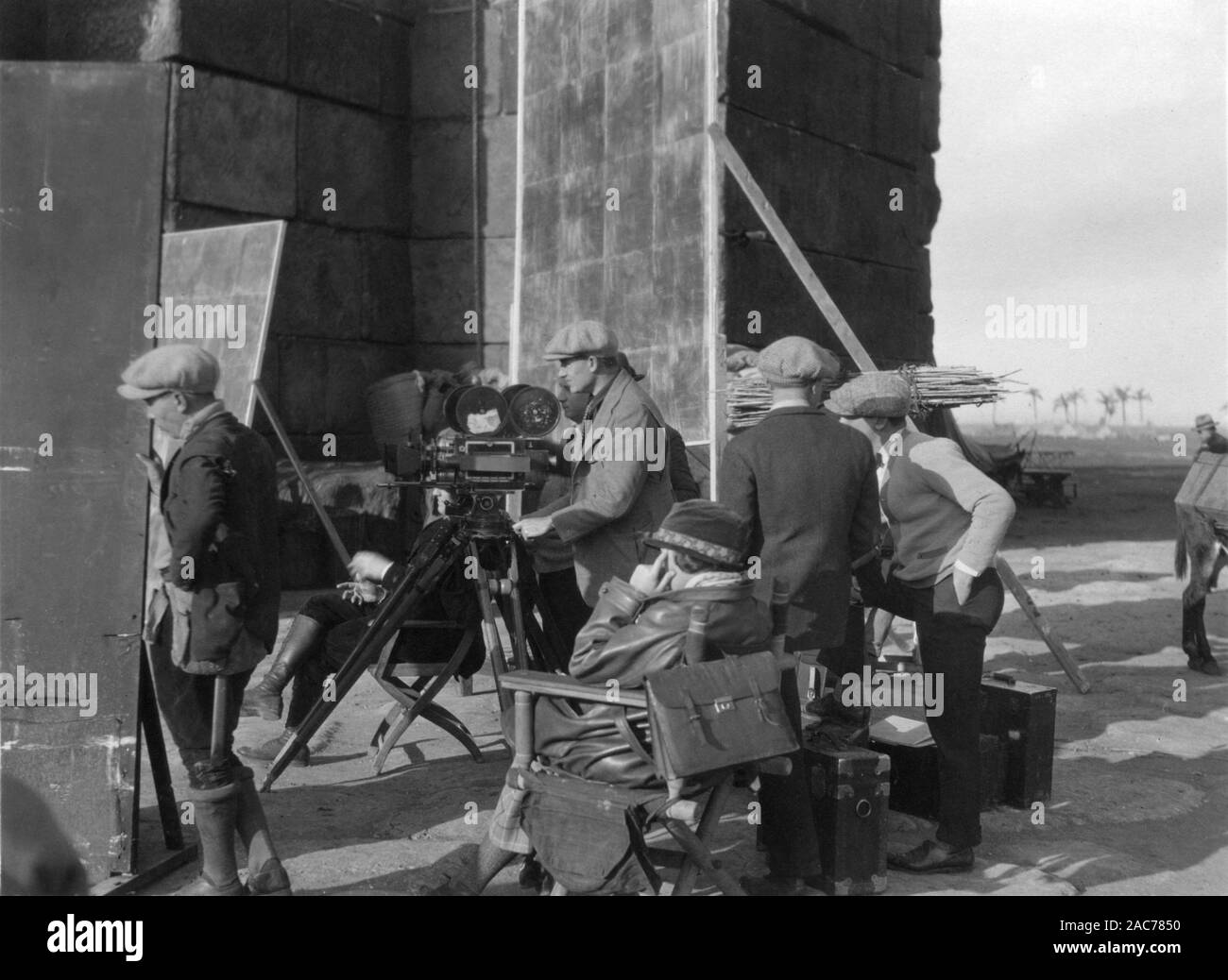 Direttore CHARLES BRABIN e June Mathis in Italia sulla posizione di ripresa - BEN HUR : UN RACCONTO DEL CRISTO 1925 direttore FRED NIBLO romanzo generale Lew Wallace adattamento June Mathis Silent Movie Metro Goldwyn Mayer Foto Stock