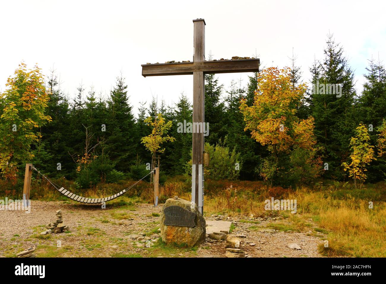 Gipfelkreuz auf dem Langenberg, Dem höchsten Punkt in Renania settentrionale-Vestfalia Foto Stock