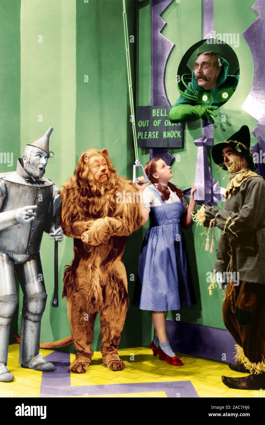 THE WIZARD OF OZ 1939 MGM film con da sinistra"~:John Haley Jnr (Tin Man), Bert Lahr (vile Lion) Judy Garland (Dorothy) Frank Morgan (La procedura guidata) Ray Bolger (The scarecrow) Foto Stock