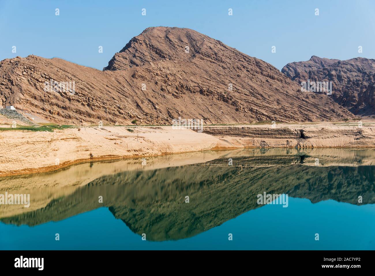 Wadi Beeh Dam in Jebel Jais montagna in Ras Al Khaimah emirato di Emirati Arabi Uniti Foto Stock