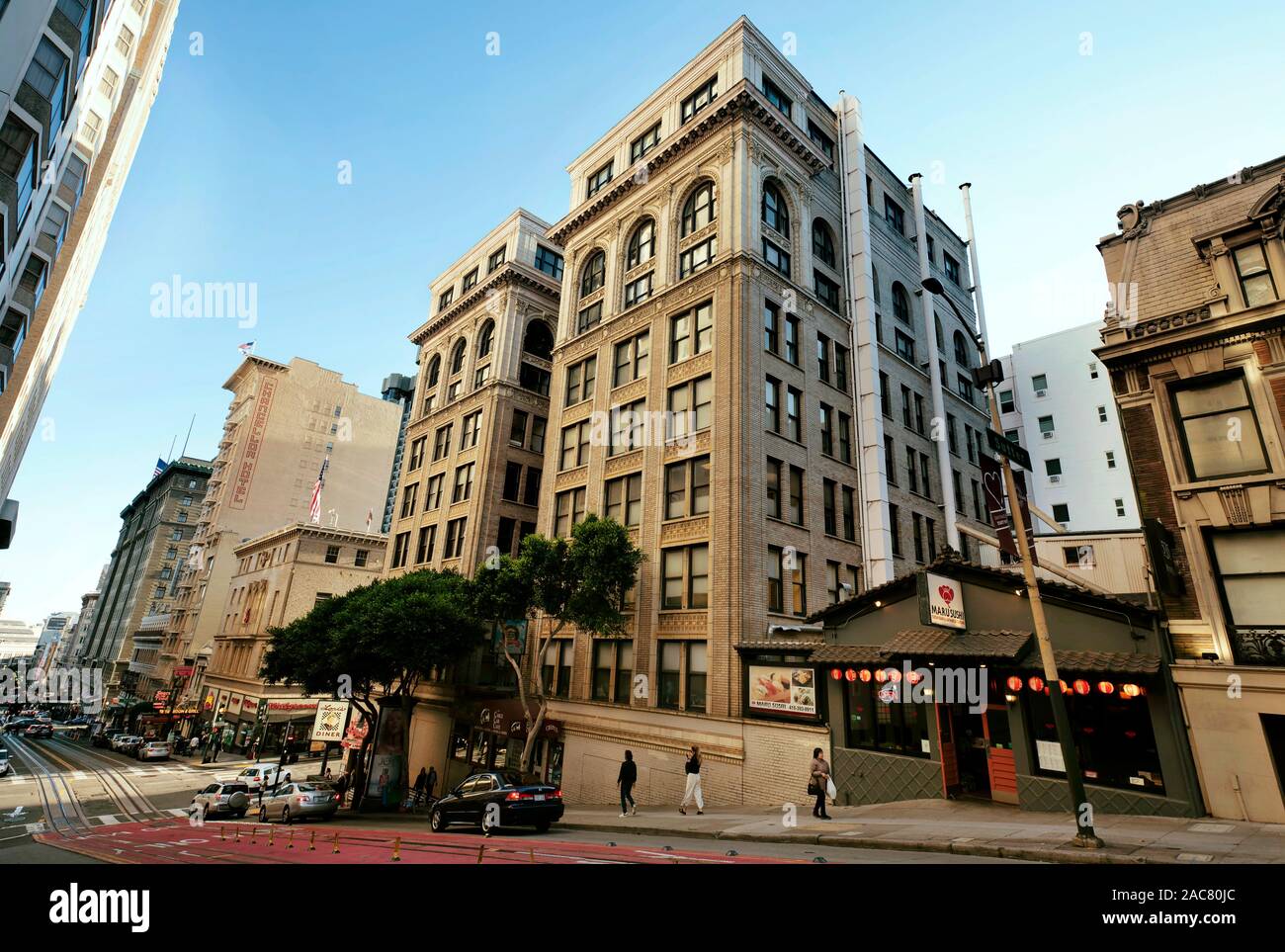 Scena di strada di Powell Street con Maru ristorante di sushi, il centro cittadino di San Francisco, California, Stati Uniti d'America. Sep 2019 Foto Stock