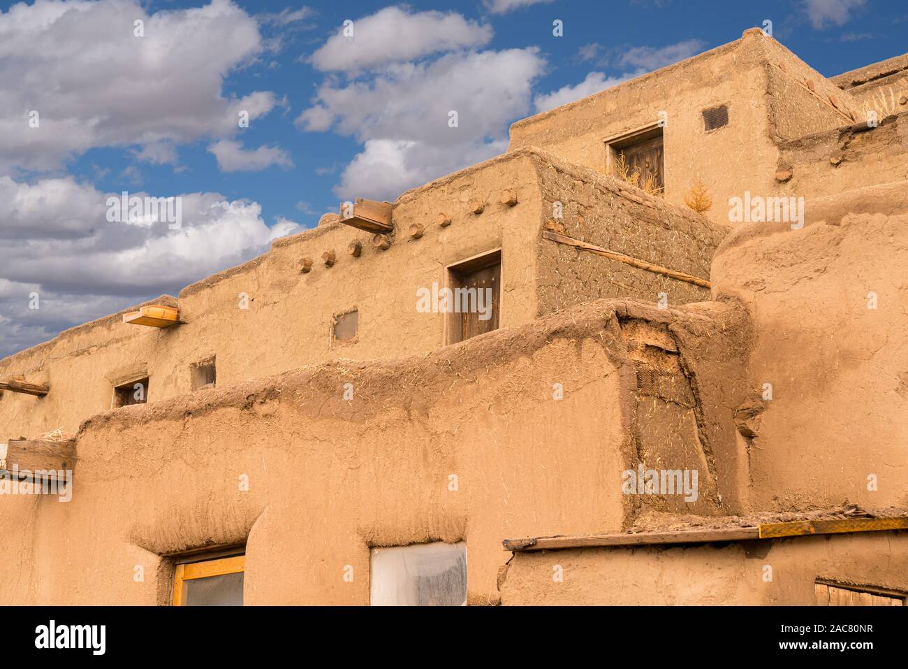 Esterno del vecchio edificio di adobe in Nuovo Messico Foto Stock