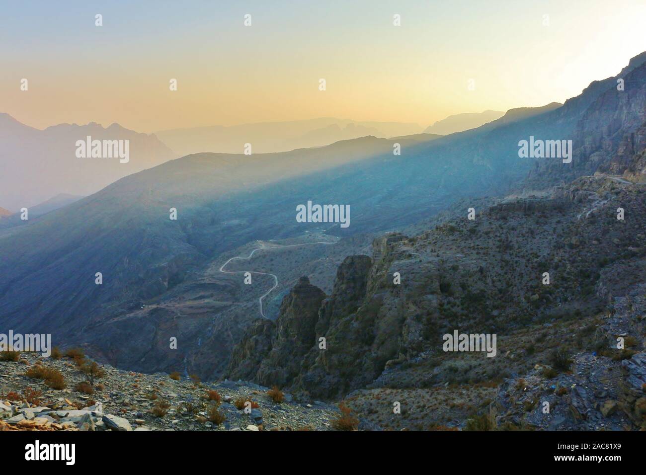 Scenic Hajar vista montagne con luce sorprendenti Foto Stock