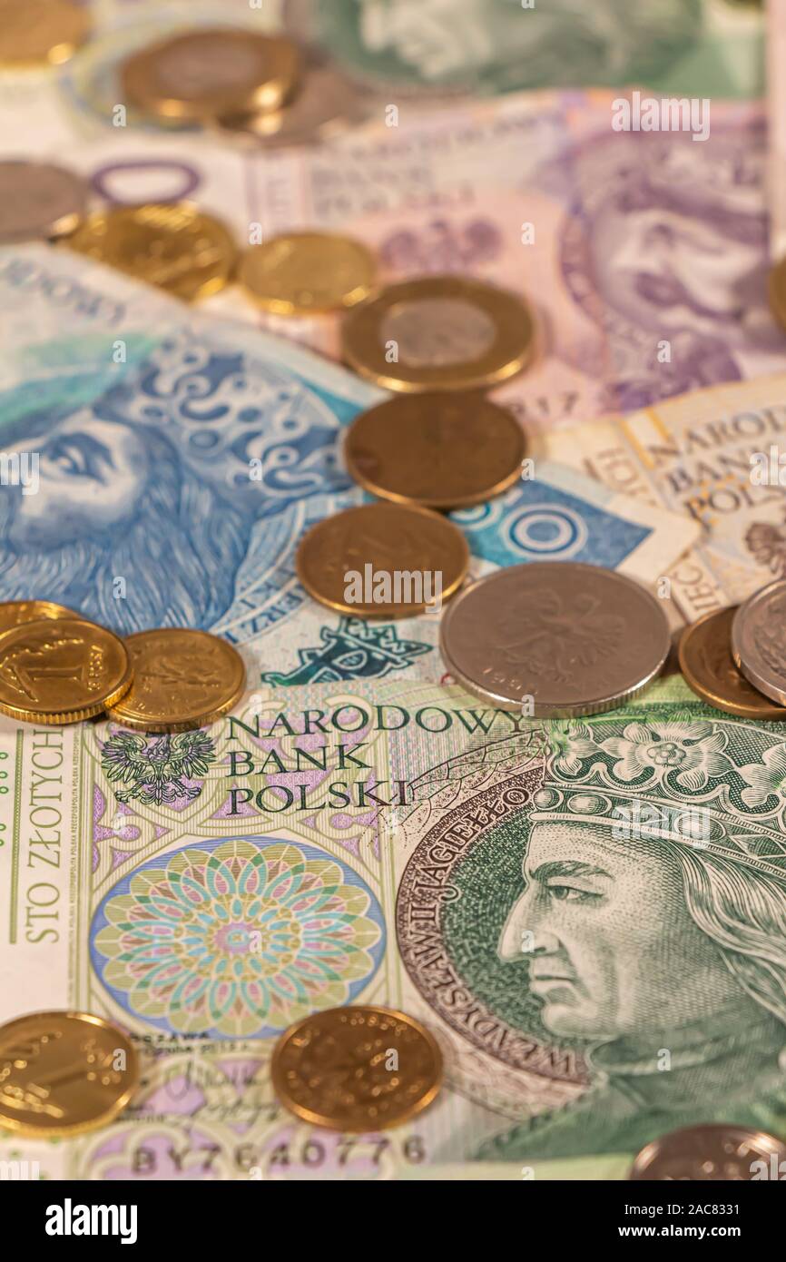 Zloty polacco. PLN banconote e monete che fornisce numerose opzioni per essere usato per illustrare argomenti come business, bancario, media, presentazioni ecc. Foto Stock