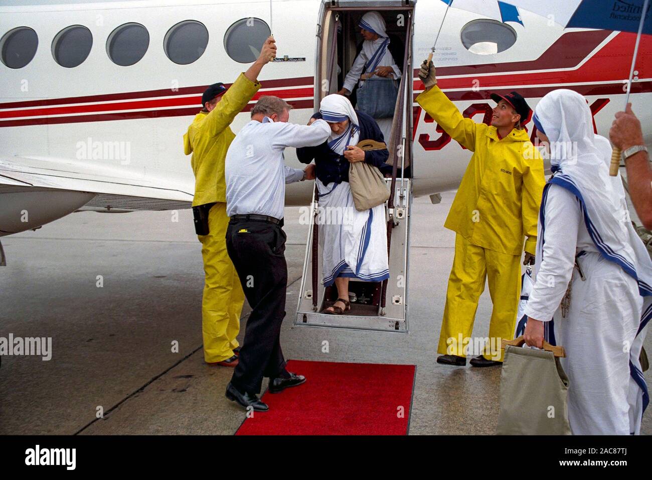 Madre Teresa di Calcutta che arrivano ad Atlanta, Georgia Giugno 15, 1995 Foto Stock