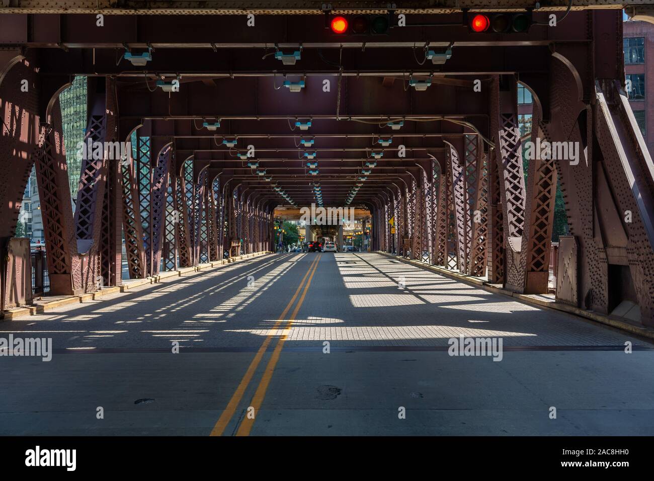 Ponte stradale sul fiume Chicago Foto Stock
