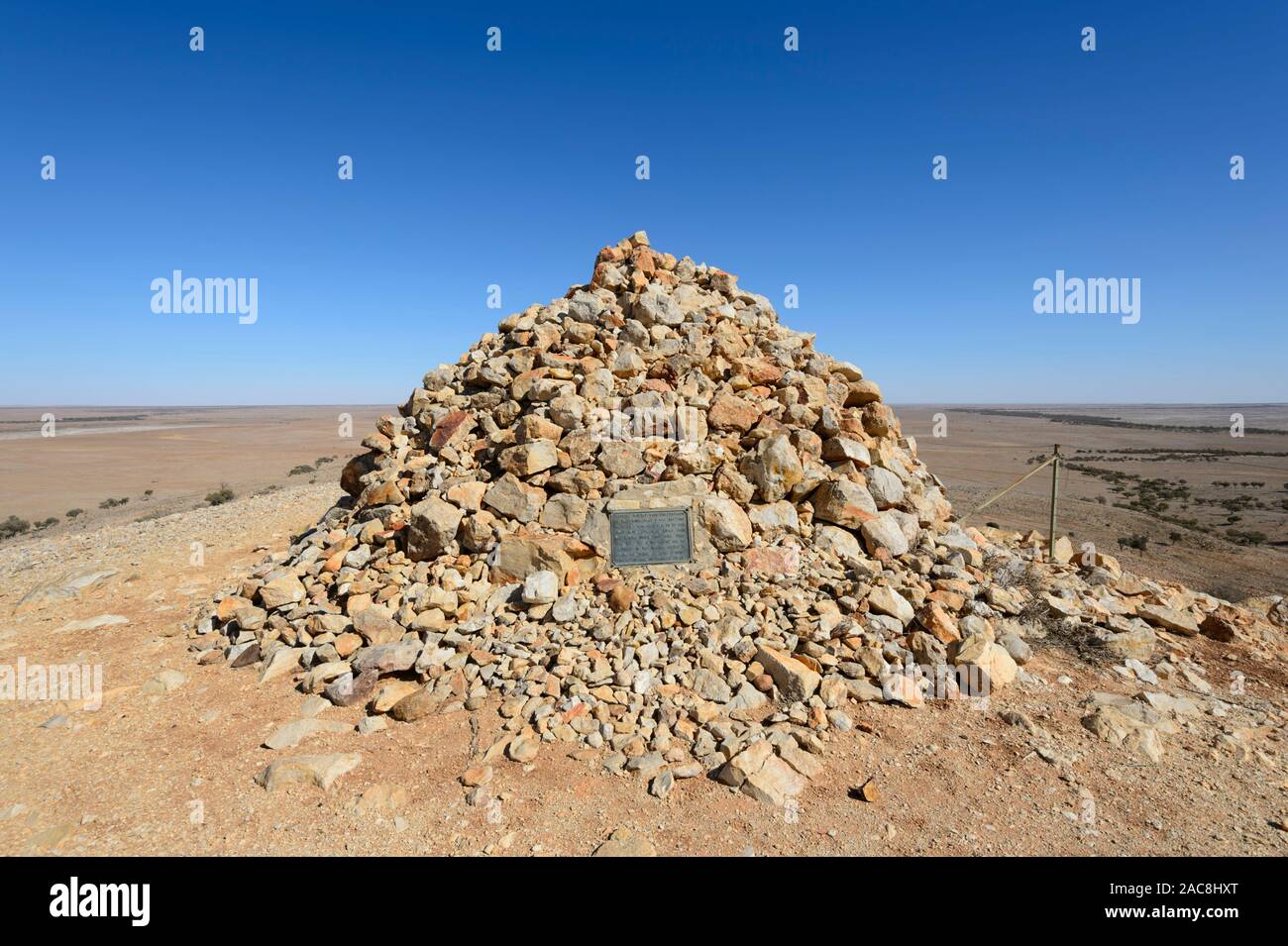 Montare Poole Cairn fu costruito nel 1845 dal capitano Charles Sturt's membri della spedizione mentre fregata dalla siccità in magazzino Glen, vicino Milparinka, New South Foto Stock