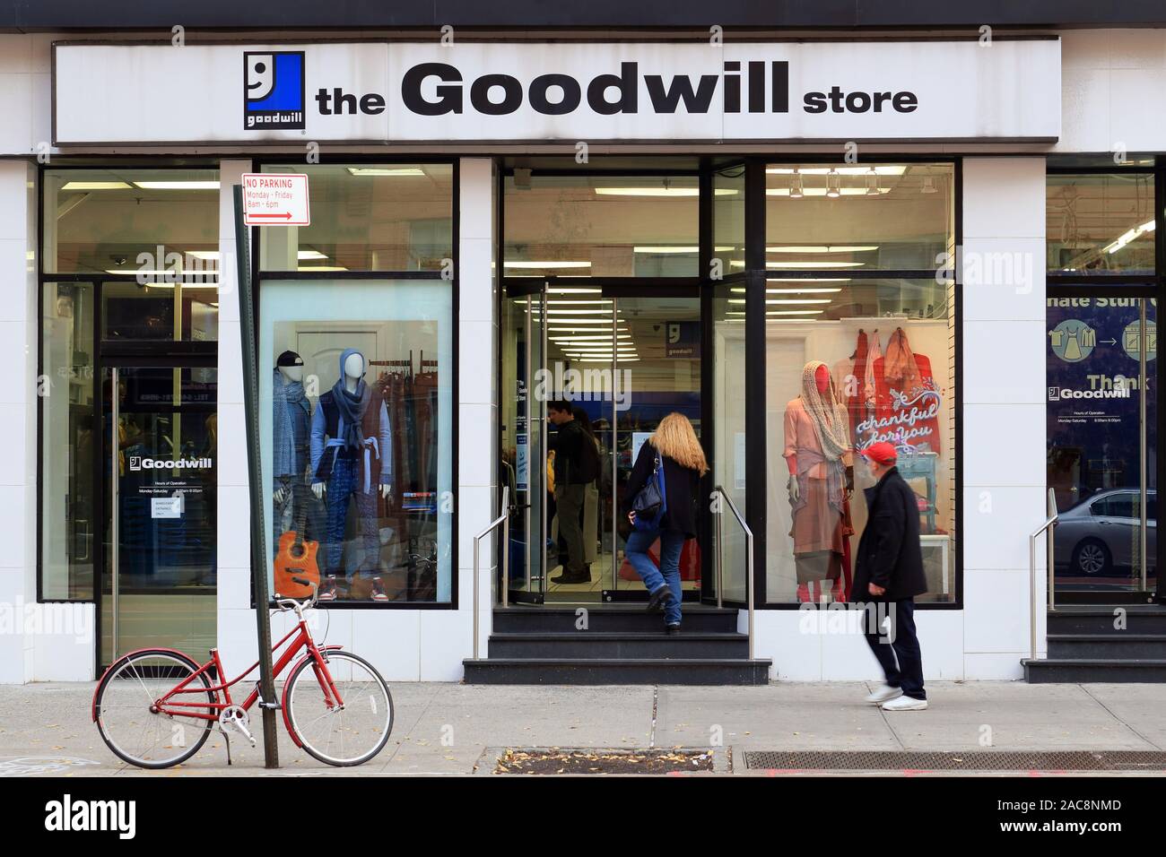 Goodwill Store & Centro di donazione, 220 East 23rd St, New York, NY. storefront esterna di una seconda mano di parsimonia store in Manhattan. Foto Stock