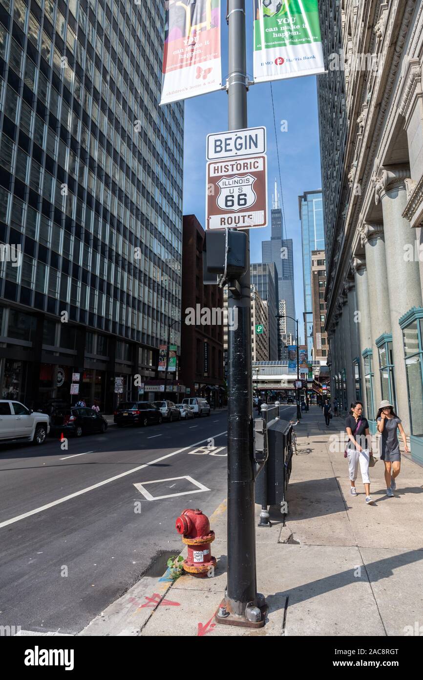 Iniziare il percorso 66 - Strada segno all inizio del percorso 66, Chicago, Illinois, Stati Uniti d'America Foto Stock