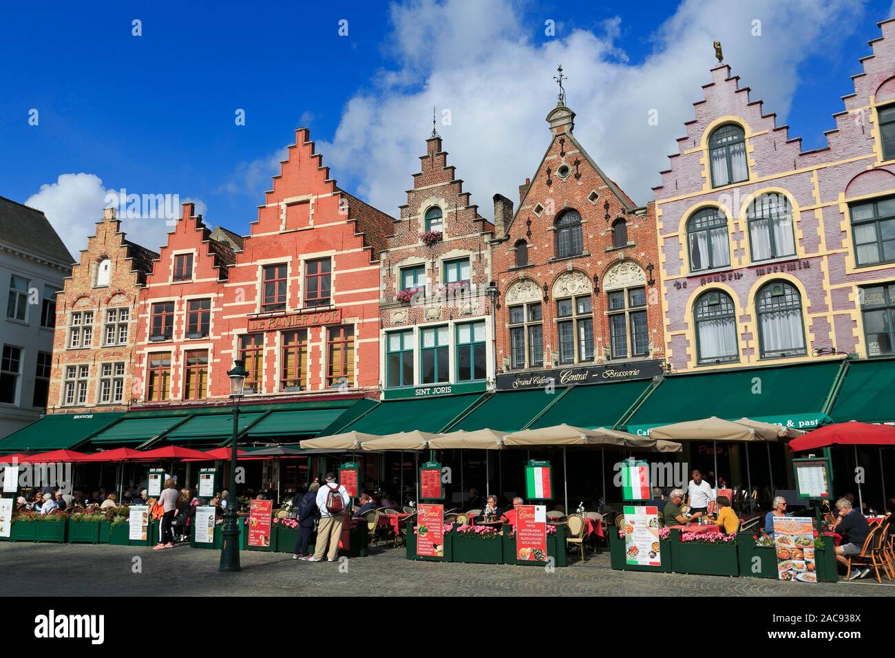 Ristoranti in Piazza del Mercato, Brugge City, West Flanders, Belgio Foto Stock