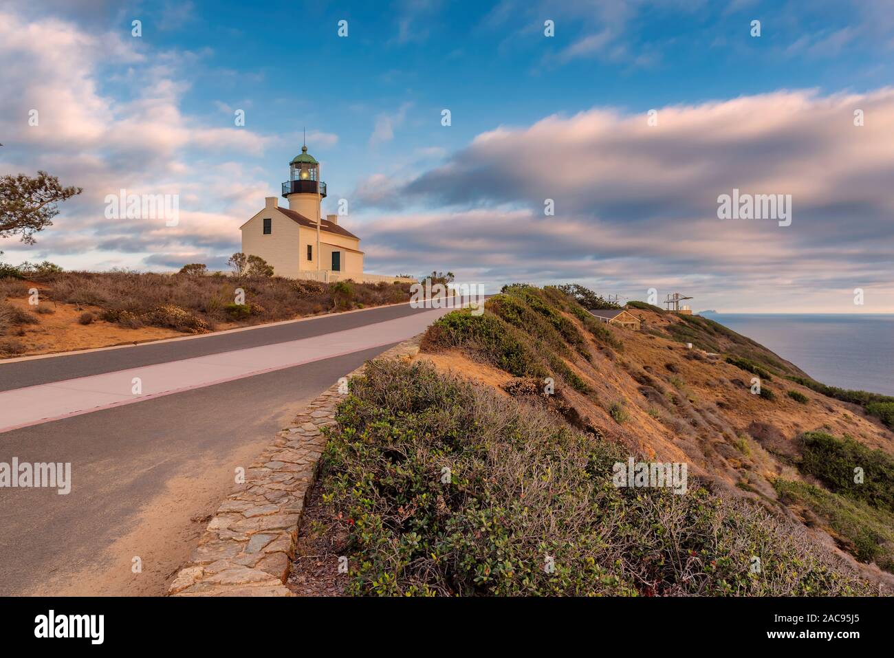 Vista al tramonto del Lighthouse Point Loma, Cabrillo National Monument, San Diego, California. Foto Stock