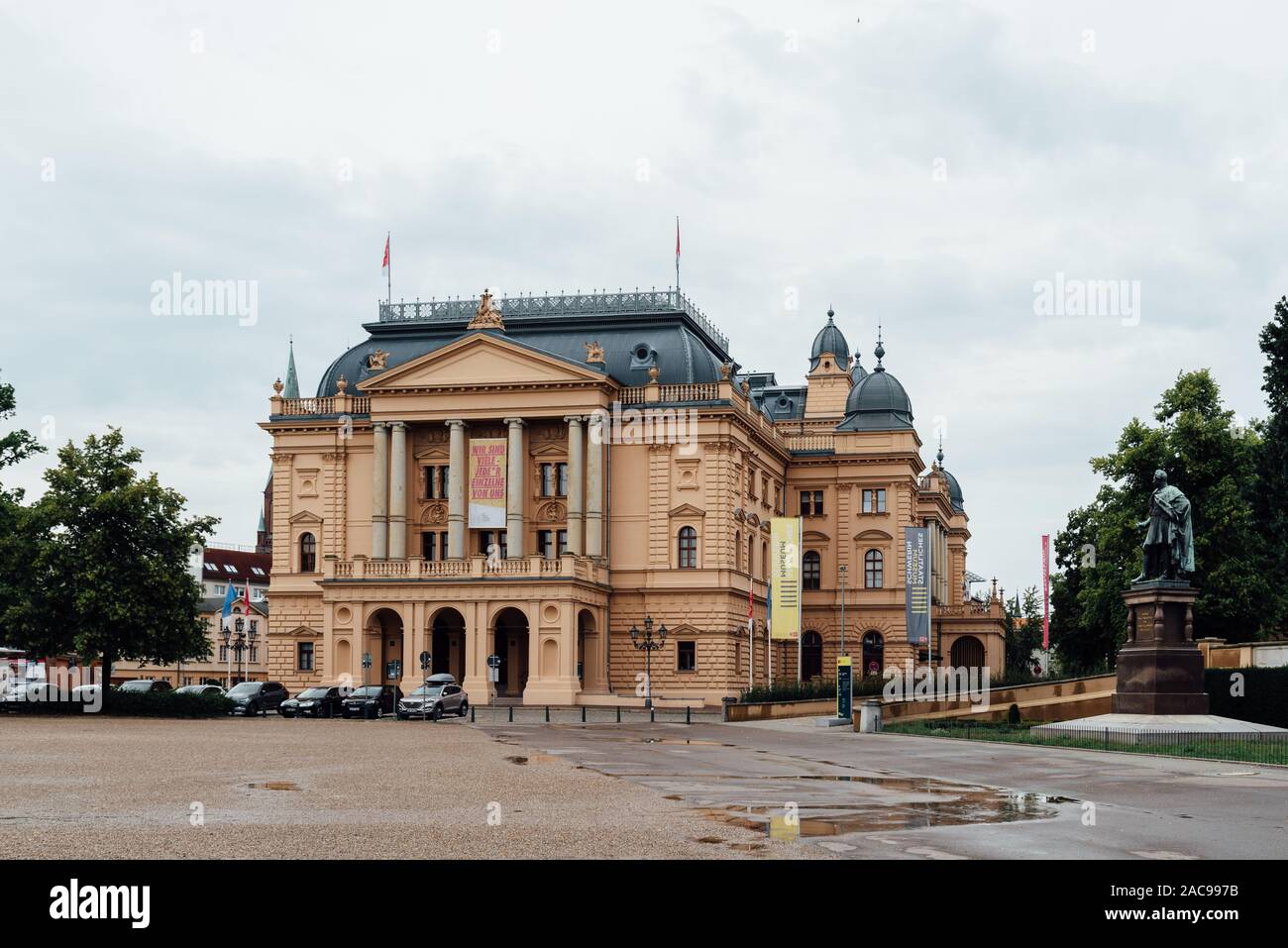 Schwerin, Germania - 2 Agosto 2019: Staatliches Museum di Schwerin, Museo di Stato Schwerin, un nuvoloso giorno di estate Foto Stock