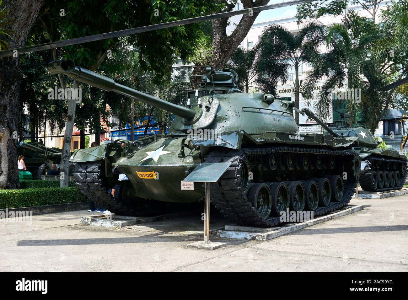 La città di HO CHI MINH, VIETNAM - Novembre 20, 2019. Vasca in corrispondenza di residuati bellici Museum saigon Foto Stock