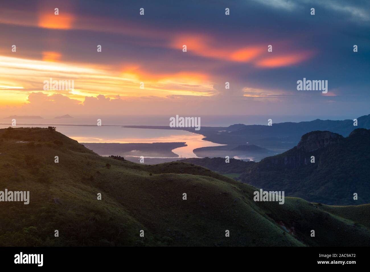 Formazioni montuose in Altos de Campana national park, sul versante del Pacifico, Repubblica di Panama. Foto Stock