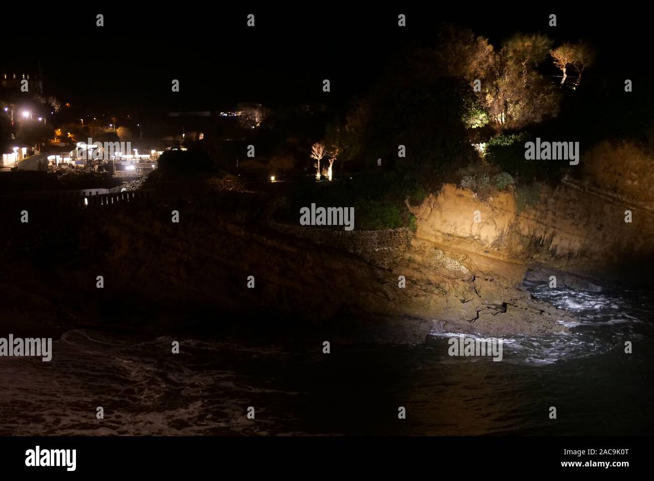 Mare di notte, Biarritz, Pyrénées-Atlantiques, Francia Foto Stock
