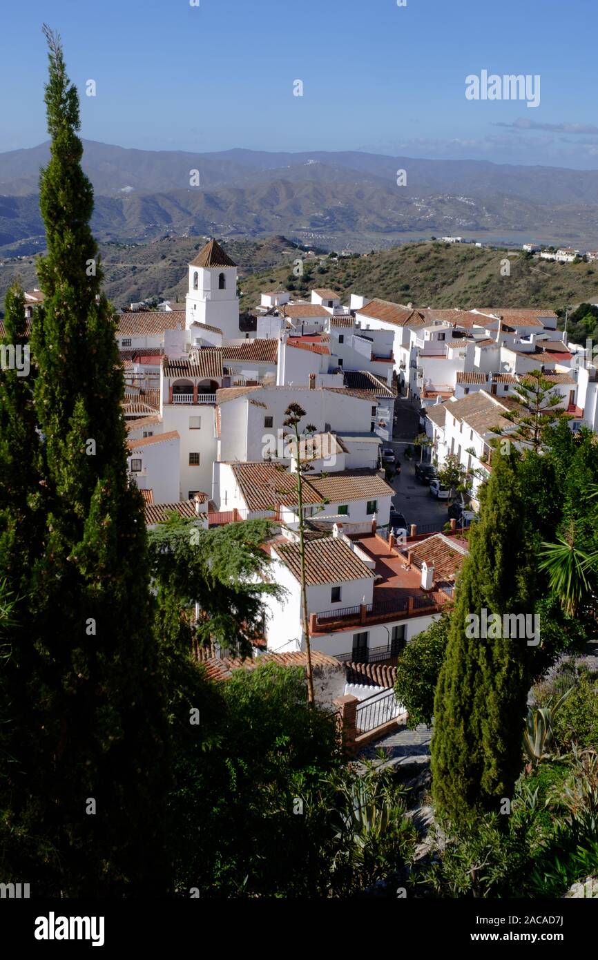 Una passeggiata lungo El Saltillo sentiero escursionistico vicino a Canillas de Aceituno, Axarquia, Malaga, Andalusia, Costa del Sol, Spagna, Europa Foto Stock