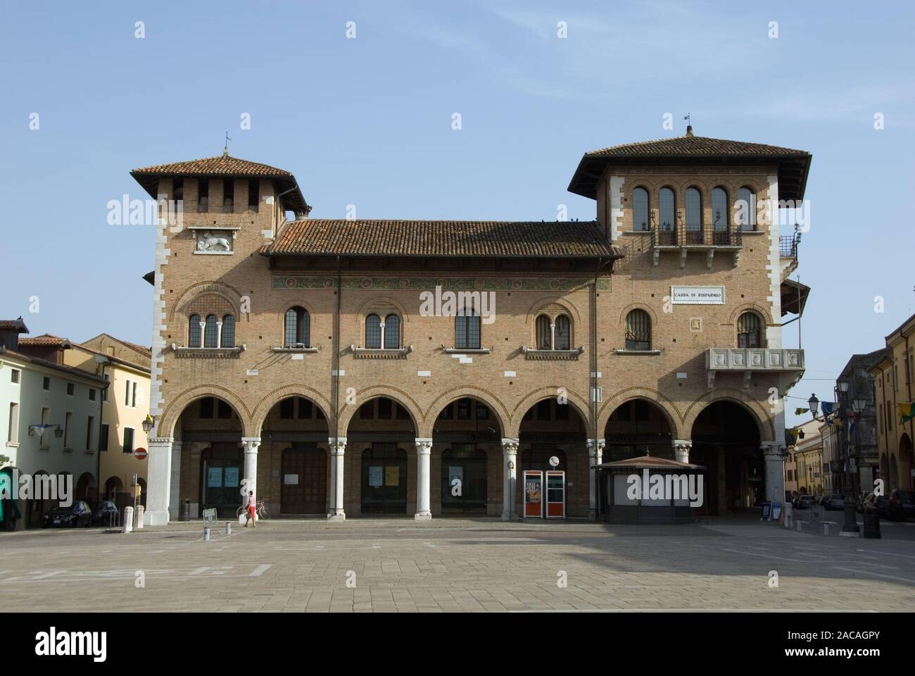 Italia Montagnana - Piazza Vittorio Emanuele II - Palazzo della Cassa di  risparmio Foto stock - Alamy
