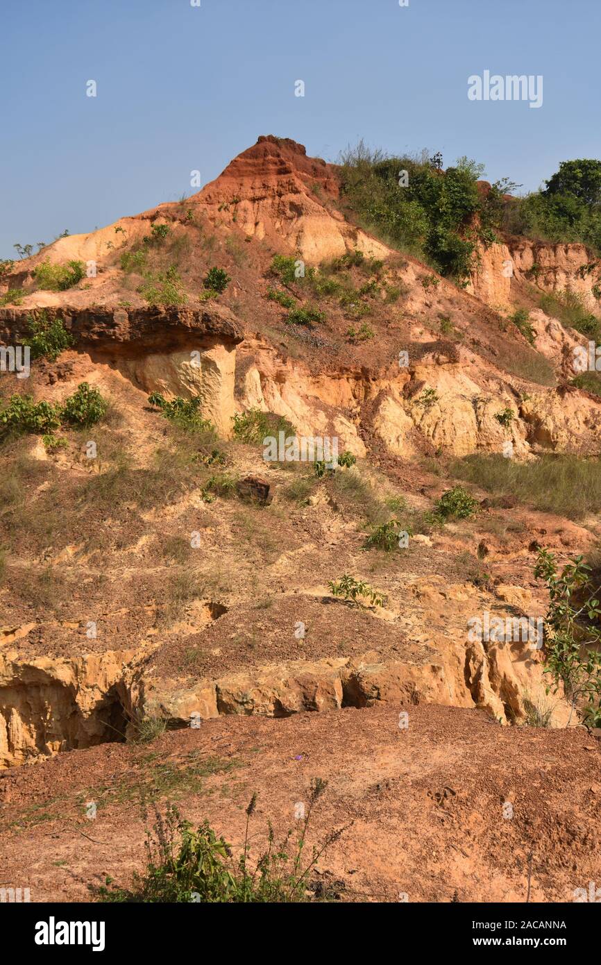 Anfratti Gangani presso la banca del fiume Shilabati o Shilai in Garbeta, West Bengal, India. Foto Stock