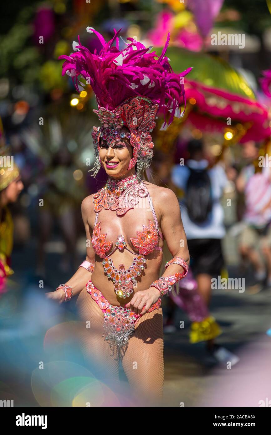 Paraiso Scuola di Samba in esecuzione al carnevale di Notting Hill, Londra, Regno Unito, Lunedì 26 Agosto 2019. Foto Stock