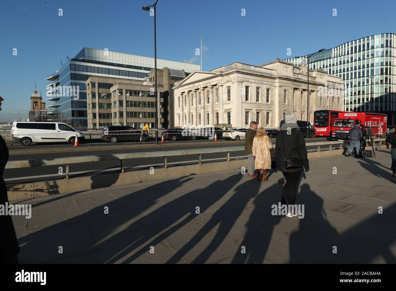 Vista generale su London Bridge a Londra centrale, dopo l'attacco terroristico di venerdì. Una veglia si terrà lunedì per rendere omaggio alle vittime dell attentato e per onorare i servizi di emergenza e i membri del pubblico che hanno risposto all'incidente. Foto Stock