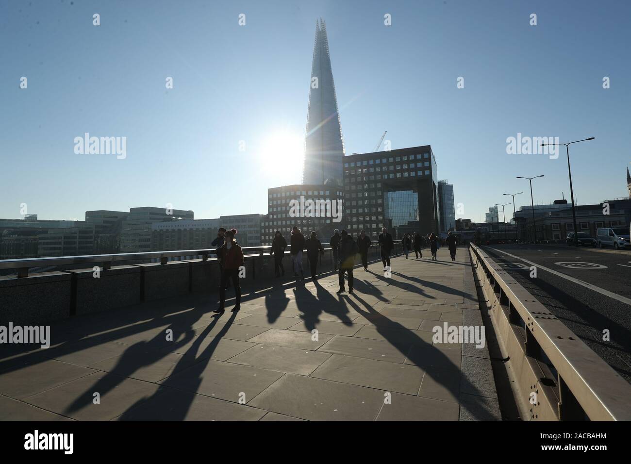 Vista generale su London Bridge a Londra centrale, dopo l'attacco terroristico di venerdì. Una veglia si terrà lunedì per rendere omaggio alle vittime dell attentato e per onorare i servizi di emergenza e i membri del pubblico che hanno risposto all'incidente. Foto Stock