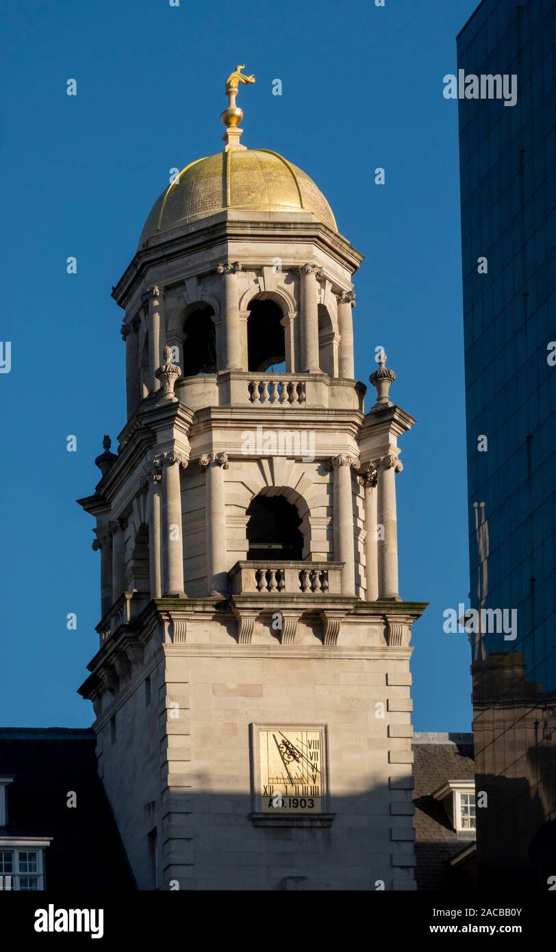 La torre dell'orologio del Royal Insurance edificio, ora il aloft hotel su North John Street in Liverpool Foto Stock