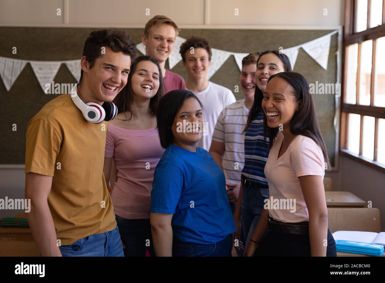 Gli adolescenti in aula scolastica Foto Stock