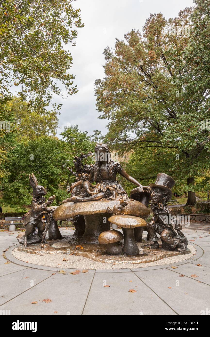 Alice nel Paese delle Meraviglie statua, Central Park, Stati Uniti d'America. Foto Stock
