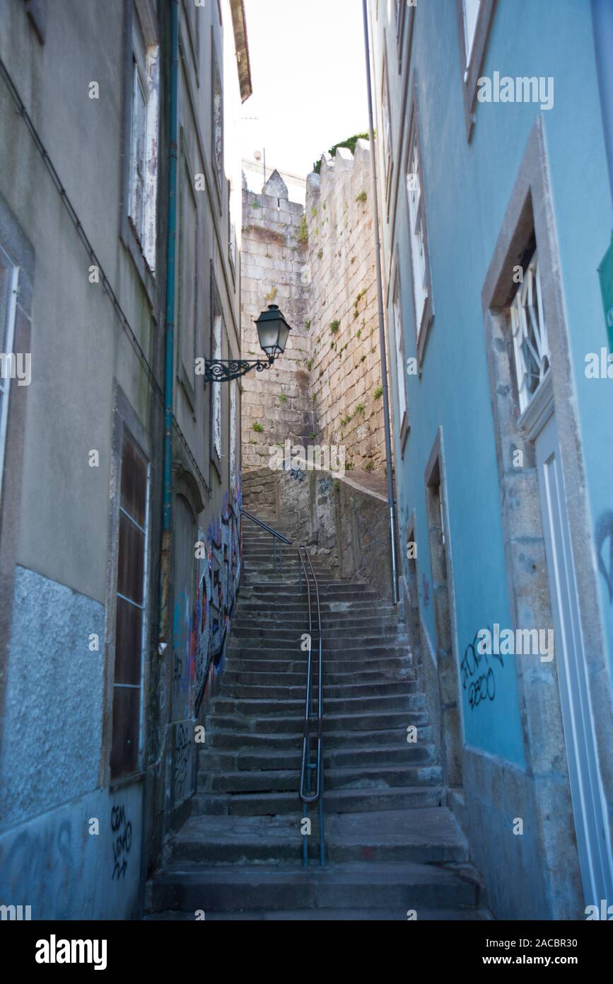 Scalinata ripida di Porto City Foto Stock