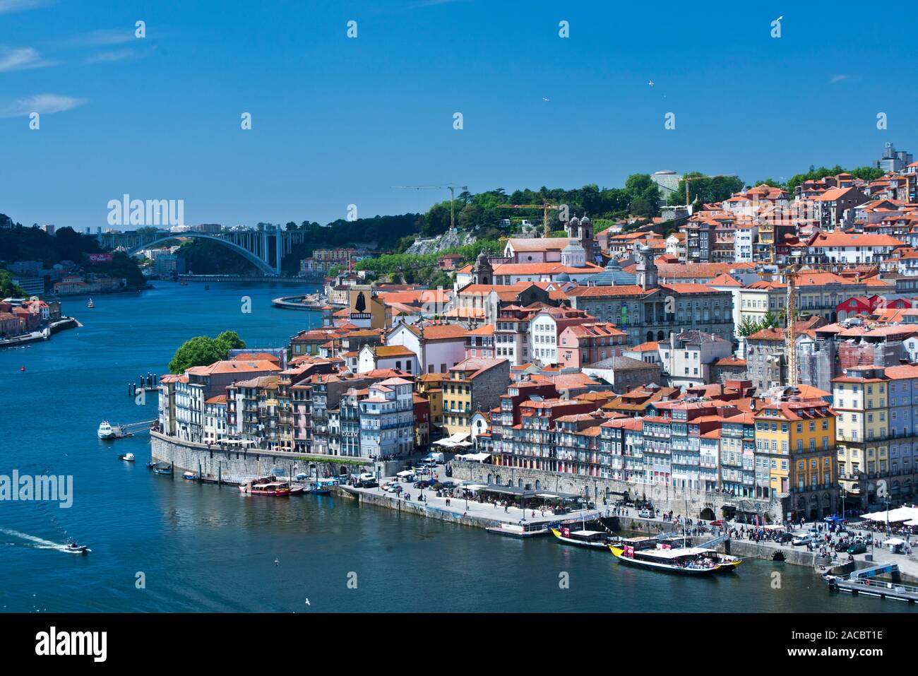 Porto, Portogallo lungofiume scene prese da sopra il fiume Douro. Foto Stock