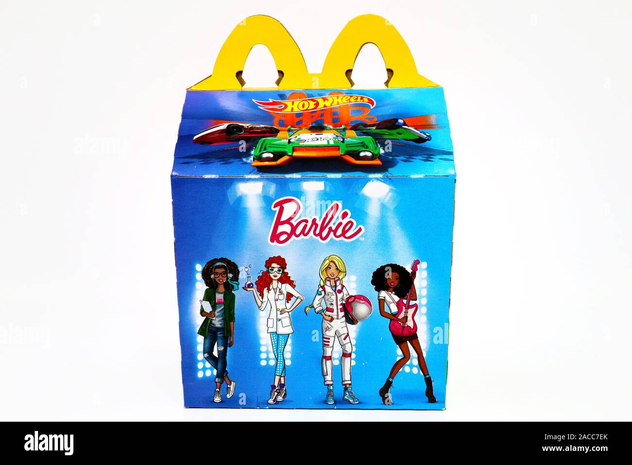McDonald's Happy Meal scatola di cartone con stampa Mattel Barbie e Hot Wheels giocattoli. McDonald's è un ristorante fast food chain. Foto Stock