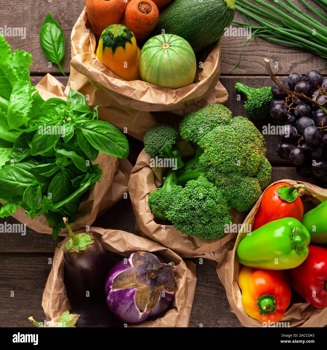 Ortaggi freschi per la nutrizione sana in zero rifiuti di imballaggi Foto Stock