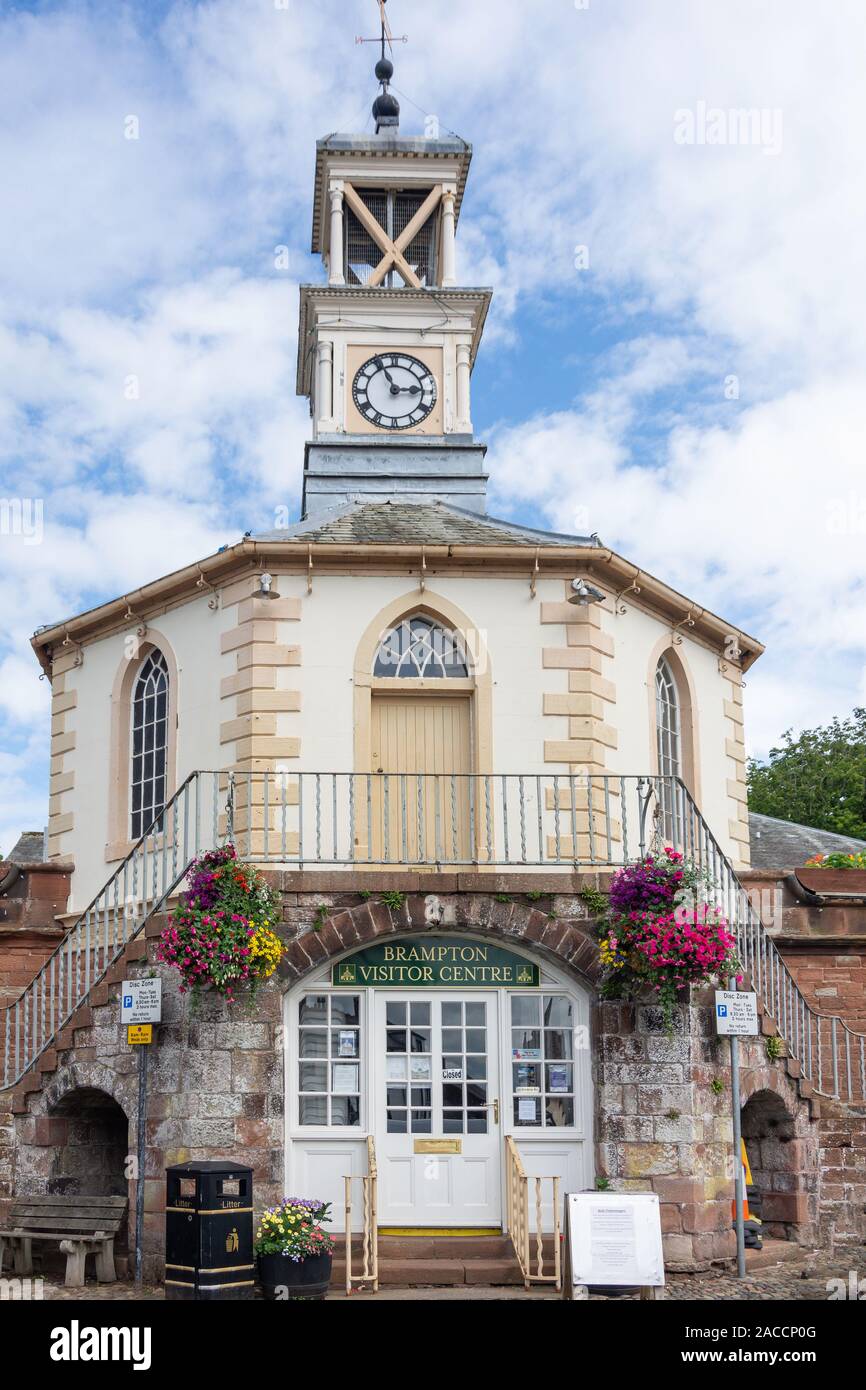 Brampton Visitor Center, luogo di mercato, Brampton, città di Carlisle, Cumbria, England, Regno Unito Foto Stock