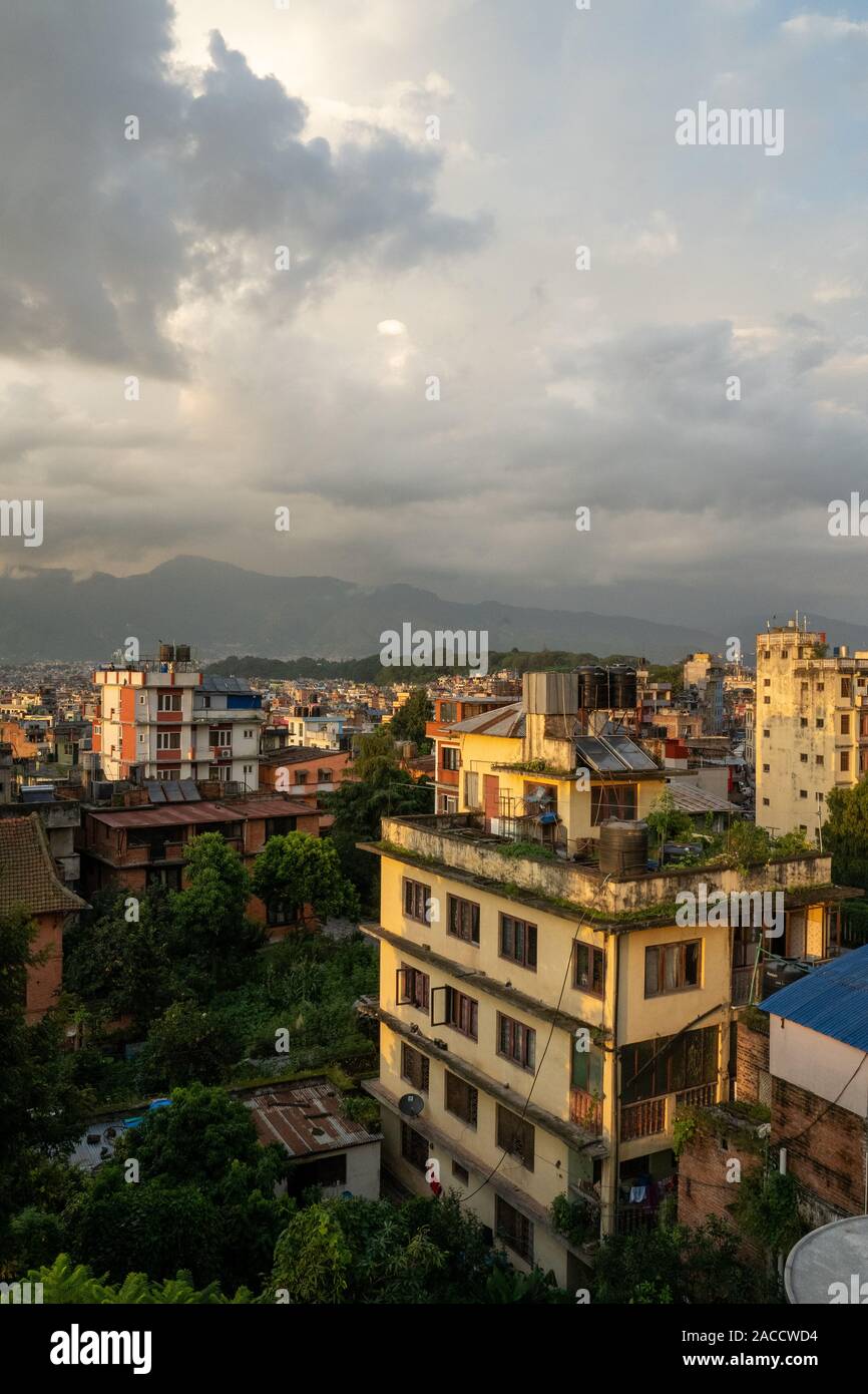La colorata e fitto di edifici di Kathmandu, Nepal Foto Stock