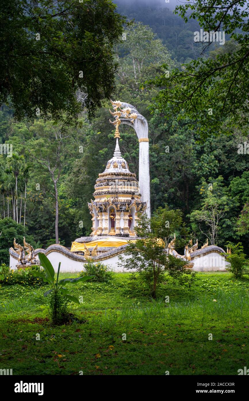 Un Tempio Buddista in Chiang Dao, Thailandia Foto Stock