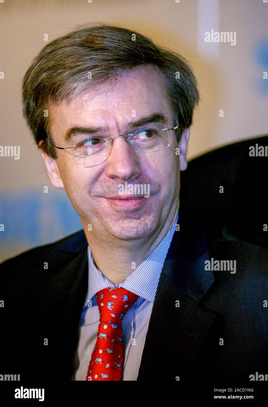 Monaco di Baviera Germania 5.12.2002 , il finanziamento annuale conferenza della Siemens AG: CFO Heinz-Joachim Neubuerger Foto Stock