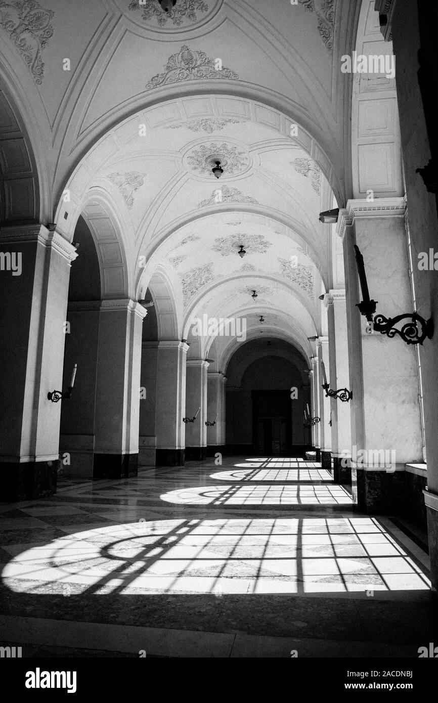 Napoli palazzo reale - Italia, un luogo di storia e di fascino Foto Stock
