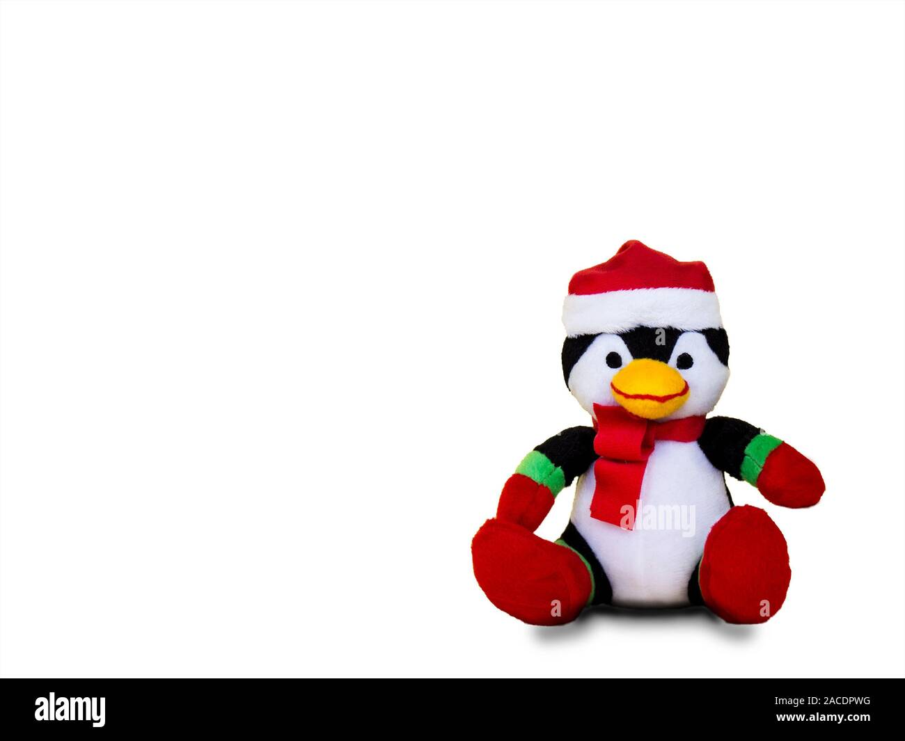 Natale penguin toy isolato su bianco con spazio per il testo Foto Stock