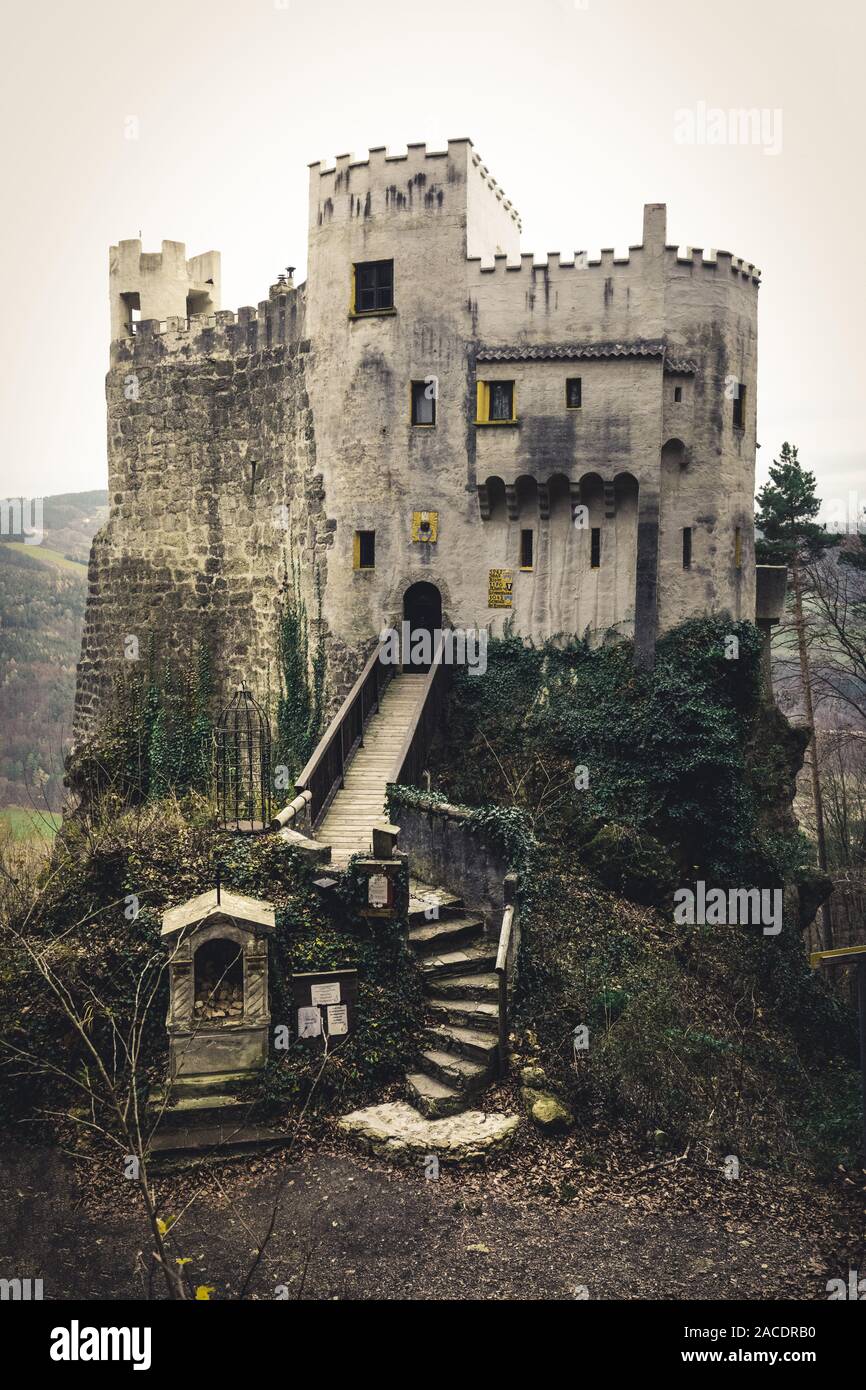 Il celebre castello Grimmenstein nella Bassa Austria Foto Stock