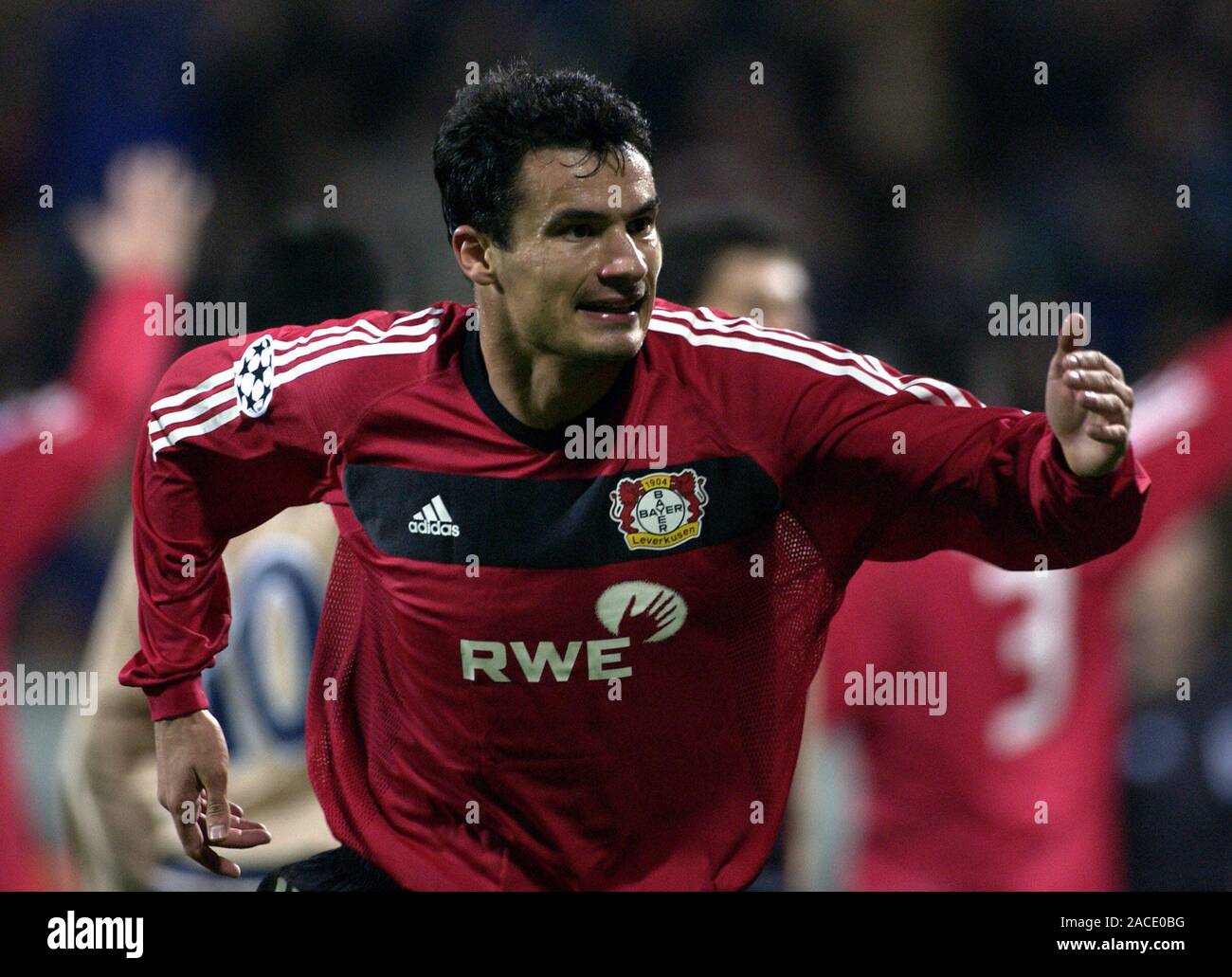 Bayarena Leverkusen Germania, 27.11.2002, calcio: stagione UEFA Champions League 2002/03, Bayer 04 Leverkusen (B04, rot) vs FC Barcellona (BCN, oro) 1:2; Marko BABIC (B04) Foto Stock