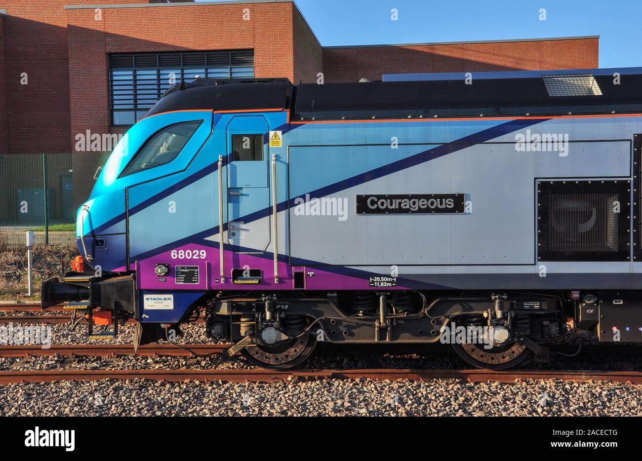 Classe 68 locomotiva diesel, 68029 "coraggioso" presso la stazione di York, North Yorkshire, Inghilterra, Regno Unito Foto Stock