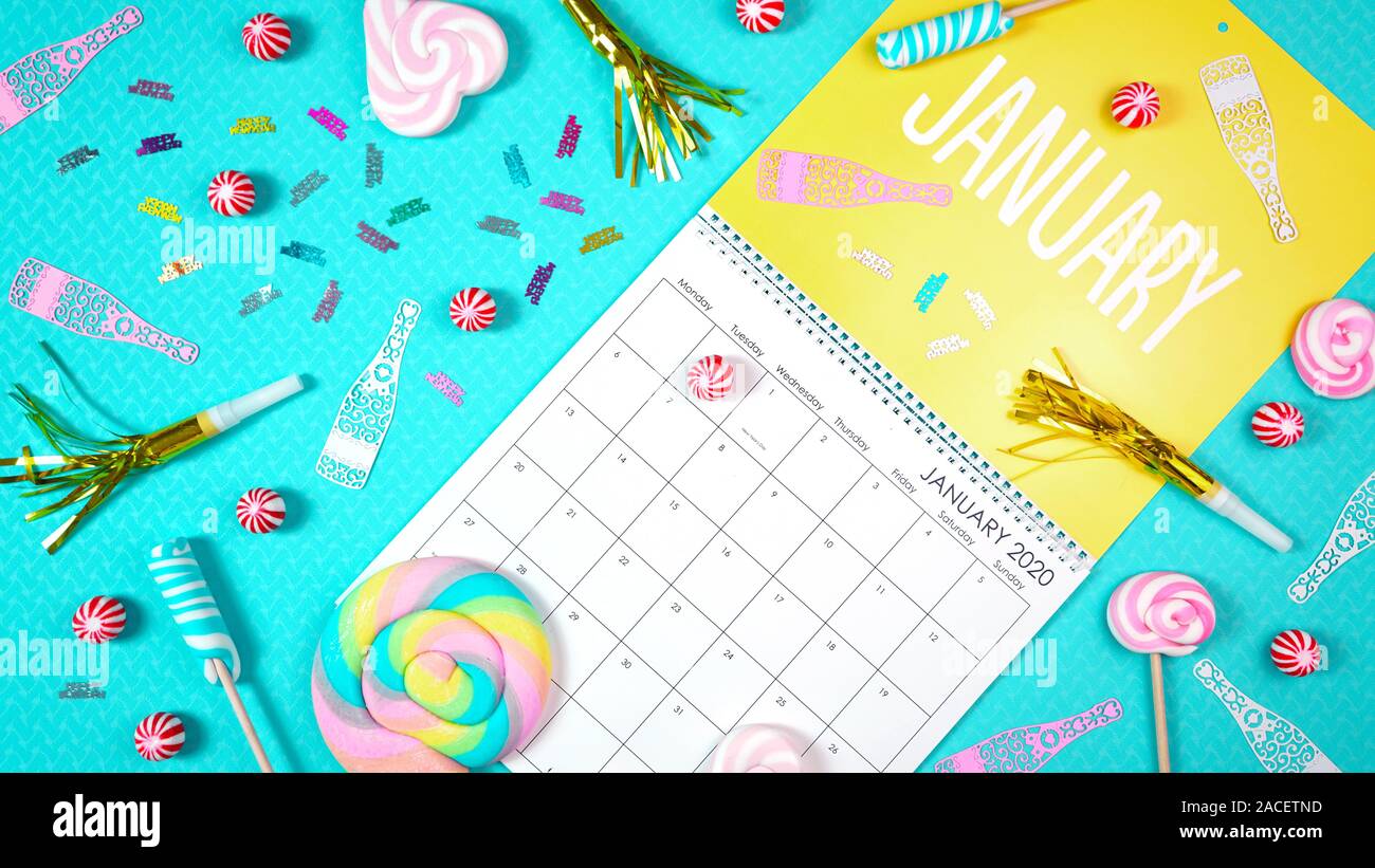 Sul trend 2020 pagina del calendario per il mese di gennaio moderni laici piatta con cucina di stagione, caramelle e decorazioni colorate in popular colori pastello. Uno Foto Stock