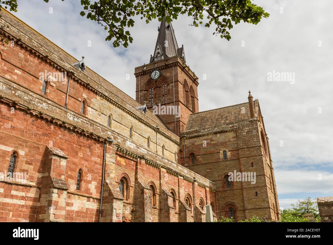 Romanica del XII secolo San Magnus Cathedral a Kirkwall, isole Orcadi, Regno Unito Foto Stock