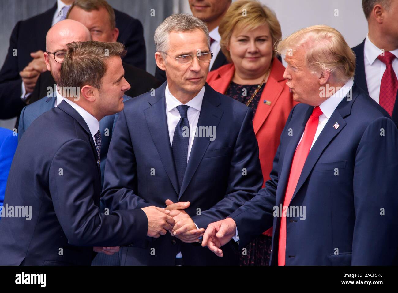 11.07.2018. Bruxelles, Belgio. Xavier Bettel (L), il primo ministro del Lussemburgo, Jens Stoltenberg (C), il Segretario generale della NATO e Donald Trump (R), il Presidente degli Stati Uniti d'America, durante la cerimonia ufficiale di apertura della NATO (Organizzazione del Trattato del Nord Atlantico) Summit 2018 Foto Stock